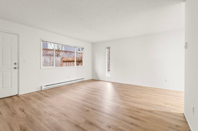 Building Photo - 1912-1914 SE Tacoma St.