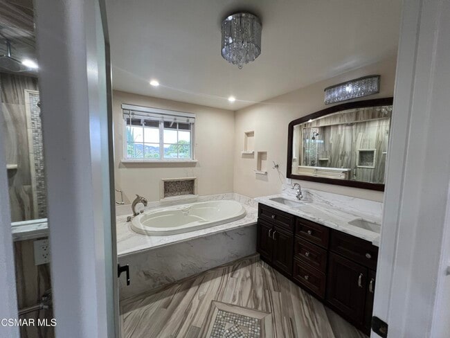 Building Photo - 334 W Avenida De Las Flores