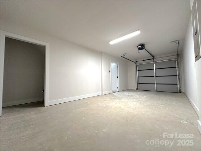 Building Photo - 1358 Briar Creek Rd