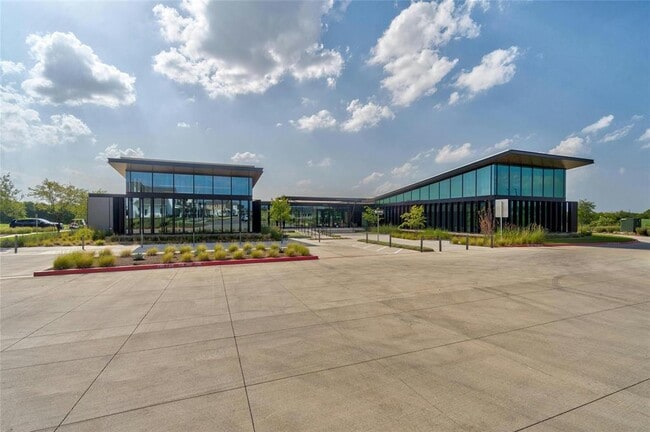 Building Photo - 8004 Lennon Dr