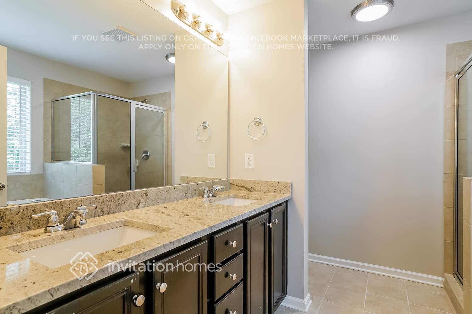 Building Photo - 2112 Longmont Dr