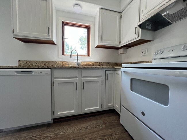 Building Photo - 19277 Dorothy Ave