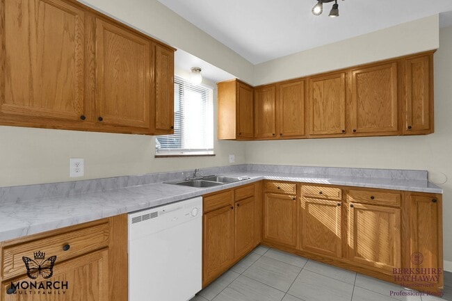 Building Photo - 3 Bedroom Home For Rent