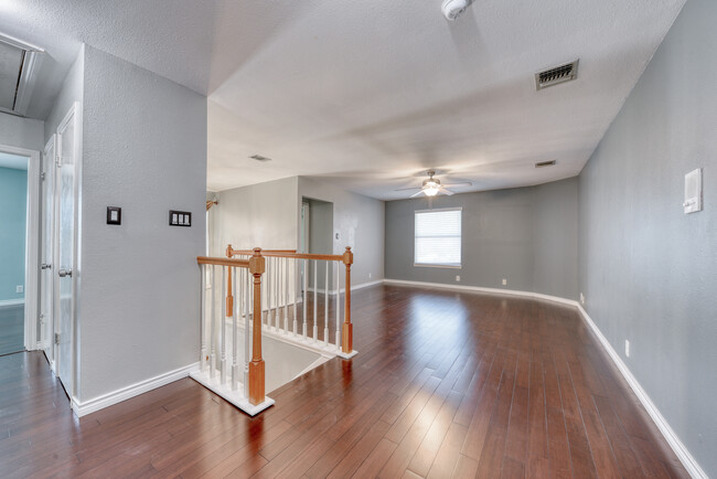 Building Photo - 911 River Hill