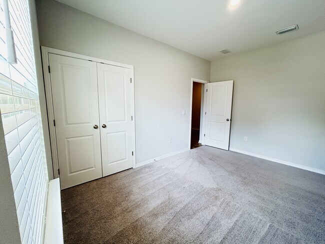 Building Photo - 6230 Forest Pines Dr