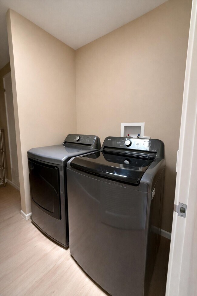 Building Photo - 45565 Pima Rd