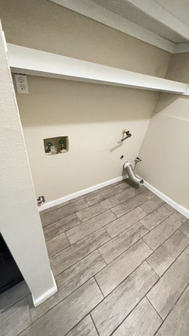 Building Photo - 2 Bed/1 Bath and much more! Move in Specials!