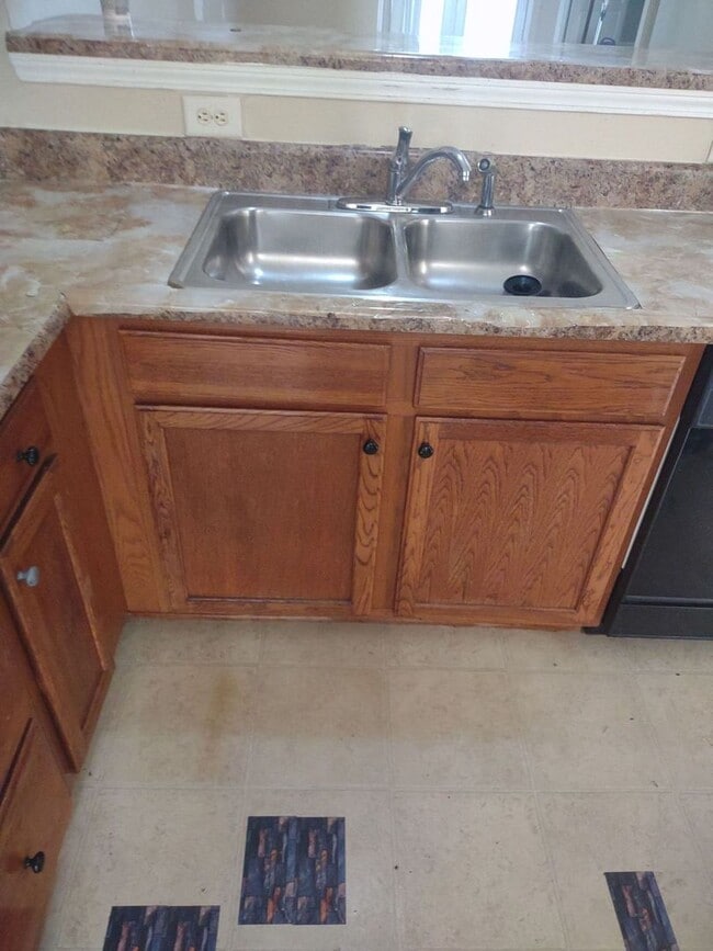 Building Photo - Coming Soon! Lovely 3-Bedroom Home located...
