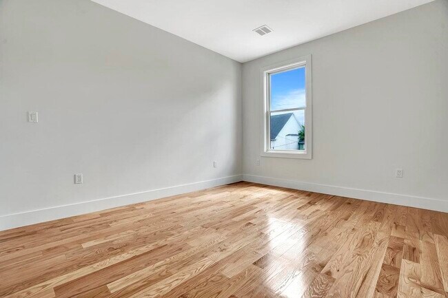 Building Photo - 34 Van Reypen St