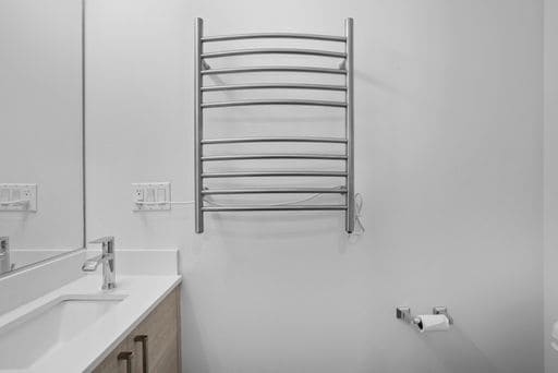 Building Photo - Modern Beacon Hill Townhouse Available for Rent!