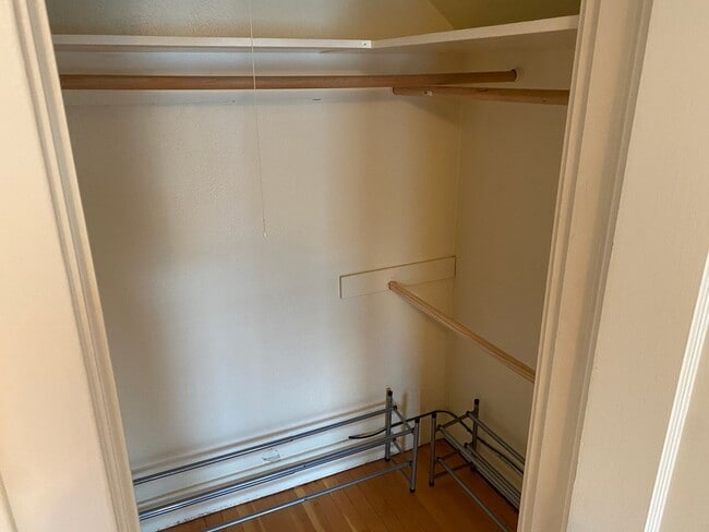 Building Photo - Arbor Lodge Bungalow!