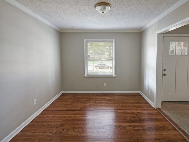 Building Photo - Charming home in north Memphis