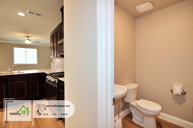 Building Photo - 867 Congaree Ln