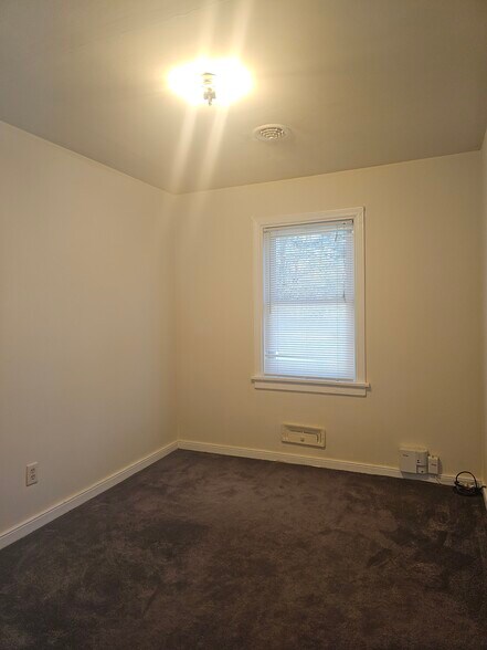 Building Photo - 1207 Blue Jay Ln