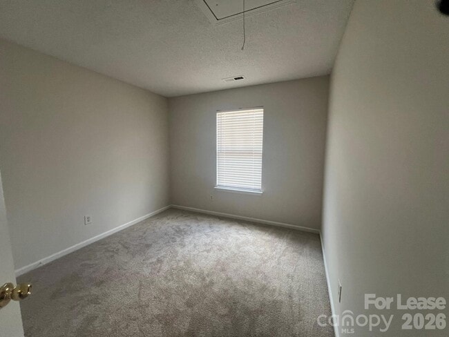 Building Photo - 176 English Hills Dr