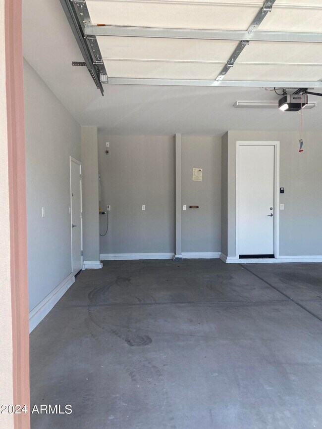 Building Photo - 3544 E Sands Dr