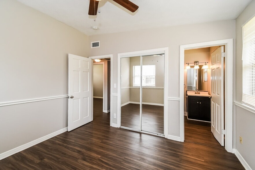 Building Photo - 1120 Skye Dr W