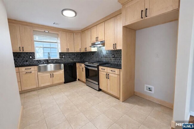 Building Photo - 231 N 12th St