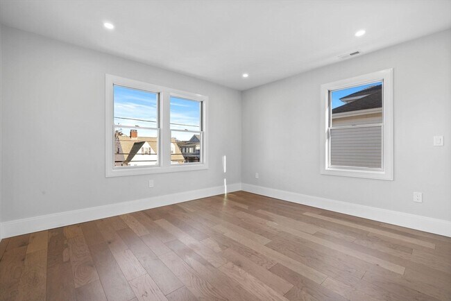 Building Photo - 39 Bonner Ave