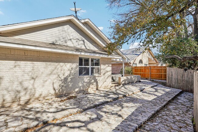 Building Photo - 127 Terrace Ln