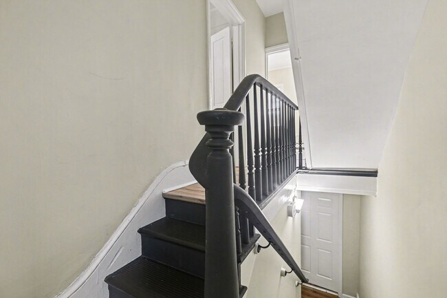 Building Photo - One bed, partially furnished, all utilities included