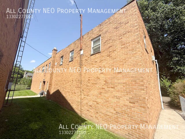 Building Photo - 2116 Market Ave N