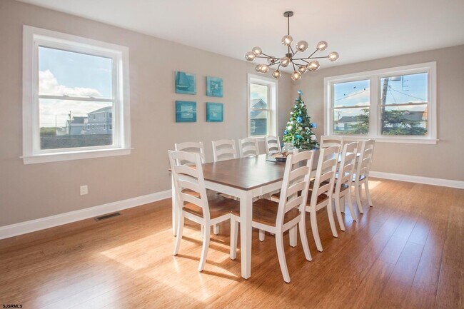 Building Photo - 352 31st St S