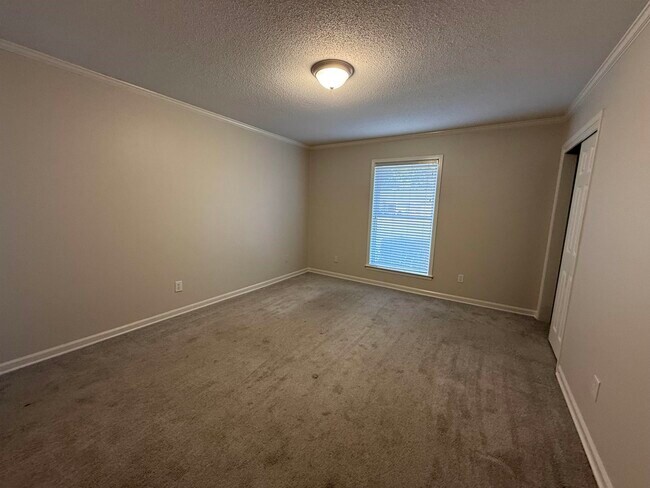 Building Photo - 5701 Baird Dr