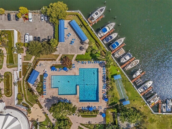 Building Photo - 2500 Parkview Dr