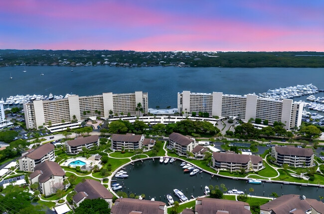 Building Photo - 124 Lakeshore Dr