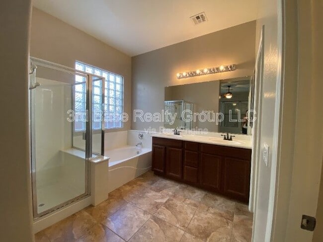 Building Photo - 4442 N Jackson Ct