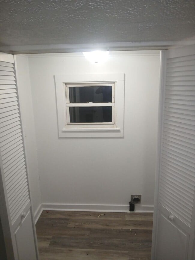 Building Photo - Welcome to 494 Allston!