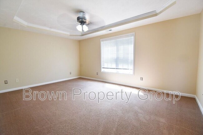 Building Photo - 71 Person Ct