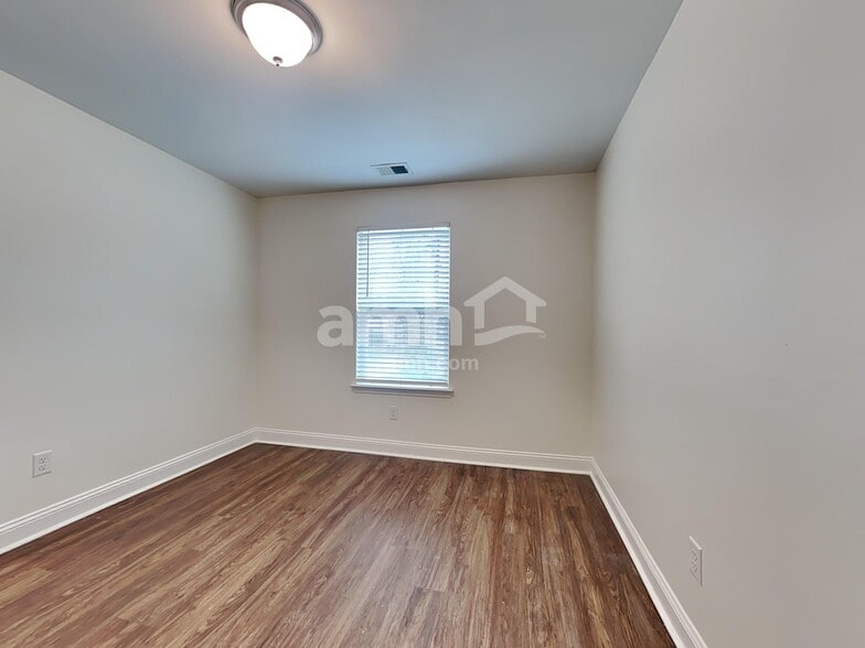 Building Photo - 137 Sweet Gum Dr