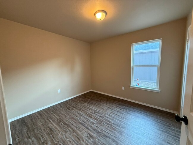 Building Photo - 3 Bedroom Home In East Lubbock!