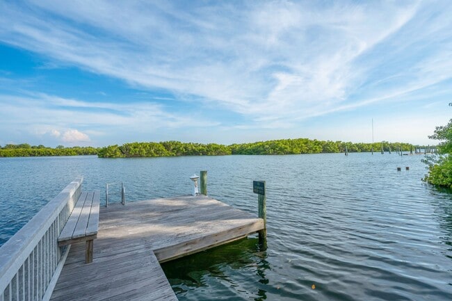 Building Photo - Venetian Harbor 3 bed 2.5 bath + Office/Den & 2 car tandem oversized garage!