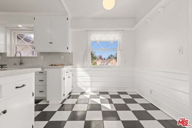 Building Photo - 5733 Radford Ave