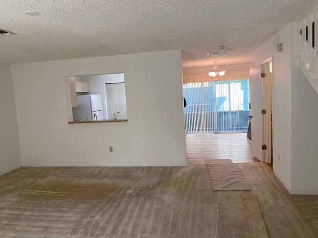 Building Photo - Spacious 3 Bedroom's, 2.5 bath condo in Lakeview Village.