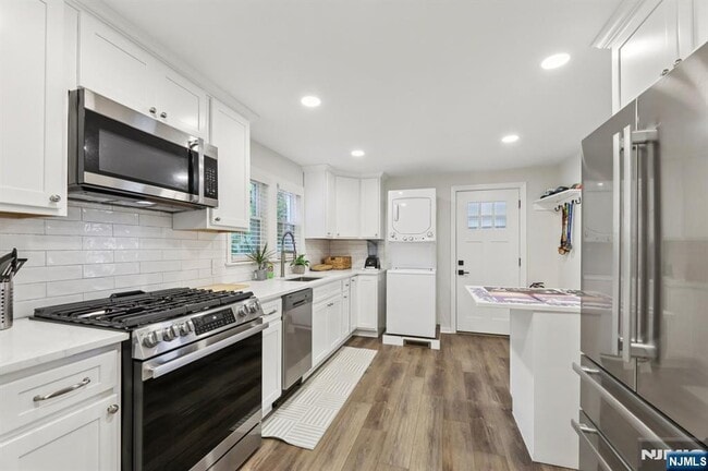 Building Photo - 567 S Broad St