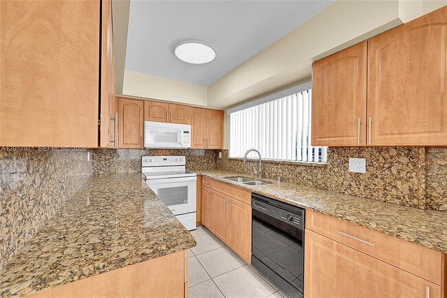 Building Photo - 2532 Coral Springs Dr