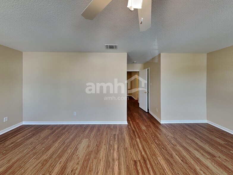 Building Photo - 9742 Liberty Grn