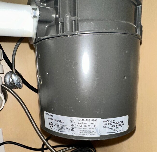 Building Photo - Nice 2 Bedroom/2.5 Bath/1 Car Garage End Unit Townhome For Rent!