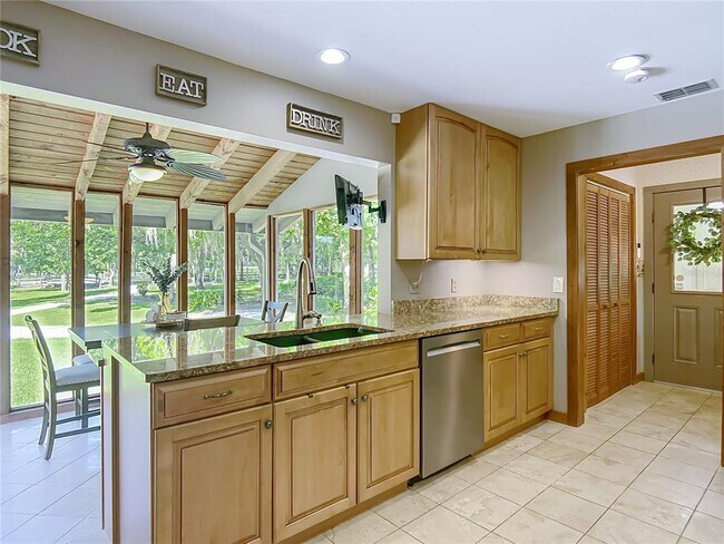 Building Photo - 4661 SW 7th Avenue Rd