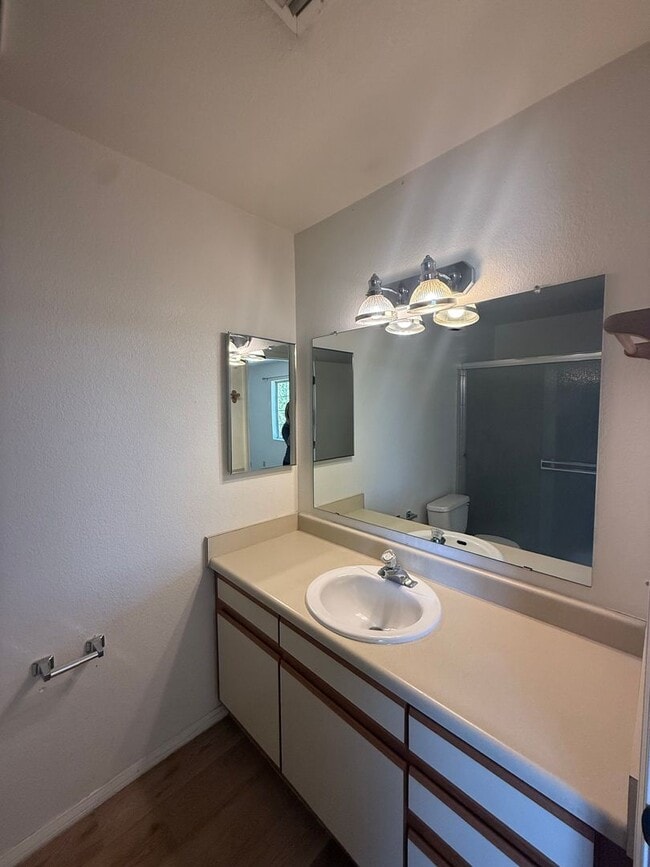 Building Photo - 2 Bedroom 2 Bathroom