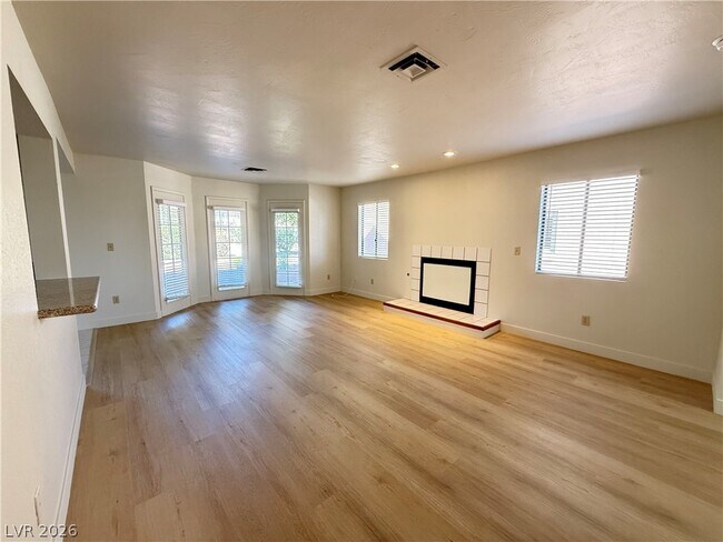 Building Photo - 4025 Delos Dr