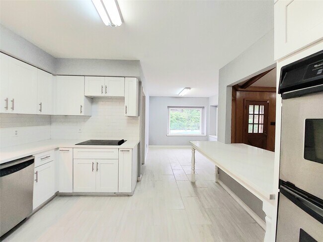 Building Photo - 7815 Small Leaf Cir