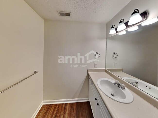 Building Photo - 615 Glen Valley Trl