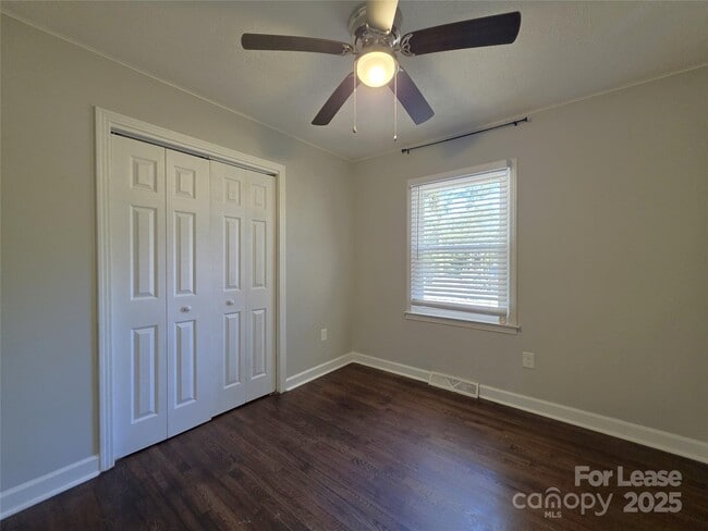 Building Photo - 305 Amber Ct SW