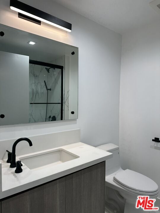 Building Photo - 9842 Vidor Dr
