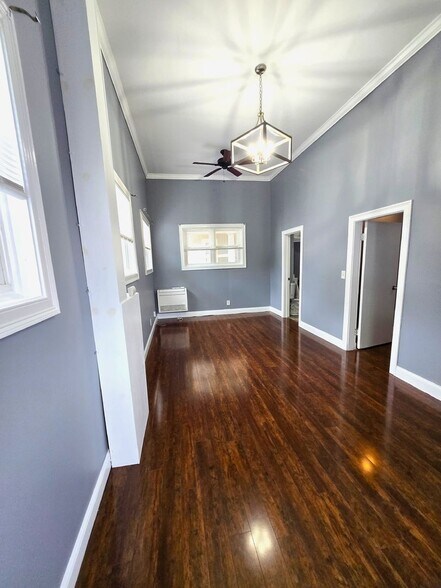 Building Photo - 8 St John St